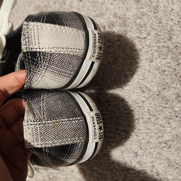 Converse - Picture 2 of 3